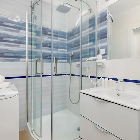 Seaside With Balcony In - Close To By Renters Apartamento *