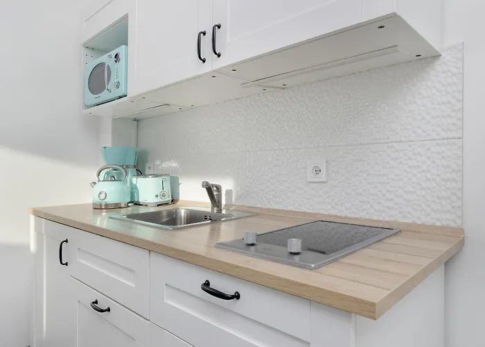 Seaside With Balcony In - Close To By Renters 波别罗沃